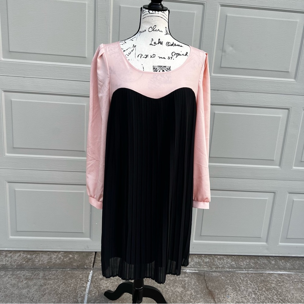 MOMO MATERNITY DRESS  SIZE SMALL  NEW